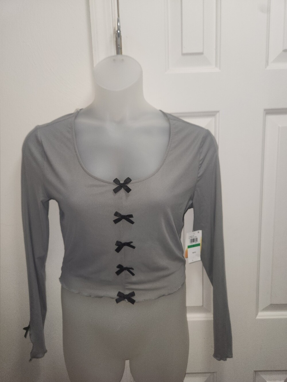 Sugar MoonbGray Long-Sleeve Scoop Neck Top with Decorative Bows Size Large